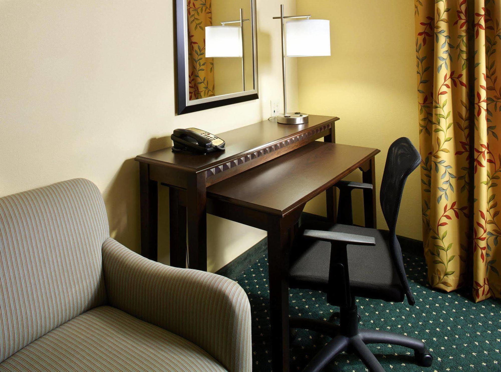 Hampton Inn & Suites Clearwater St Petersburg Ulmerton Road Fl Экстерьер фото